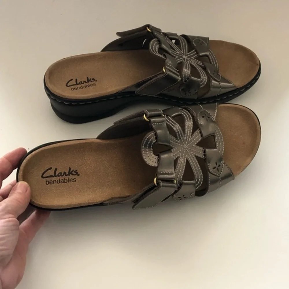 Clarks Bendables Shoes Sandal’s Women’s Size 10M Brown Slip‎ On Open Toe